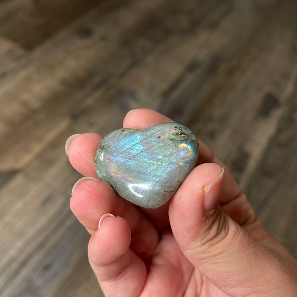 gorgeous labradorite crystal heart✨